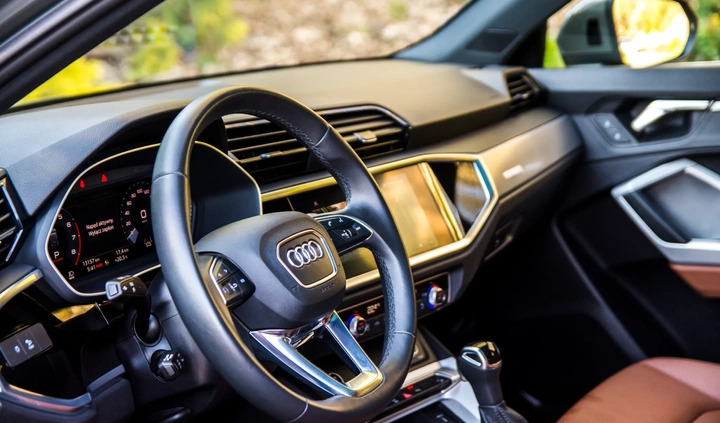 Audi Q3 cena 136500 przebieg: 17000, rok produkcji 2021 z Głuchołazy małe 704